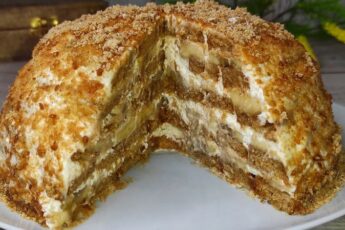 Торт із пряників, бананів та сметанного крему