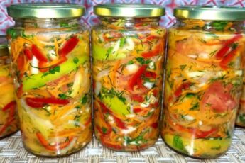 Зелені помідори у власному соку