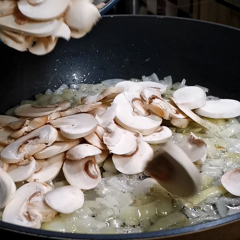 Без цієї гарячої закуски з грибів жодного святкового столу не уявляю