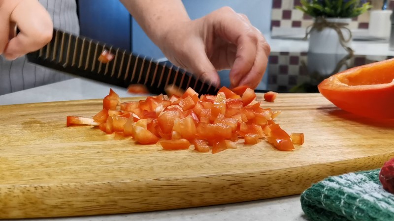 Цей салат готую у будь-який сезон хоч на святковий стіл, хоч на вечерю