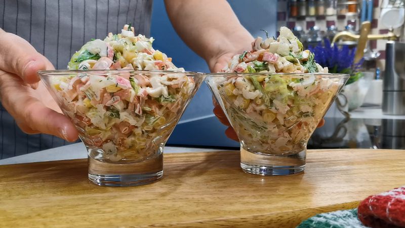 Цей салат готую у будь-який сезон хоч на святковий стіл, хоч на вечерю