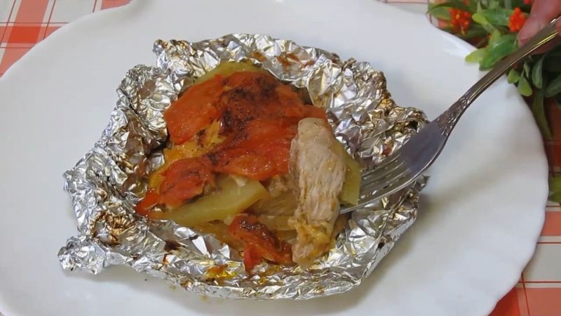 Завжди рятує, коли треба смачно нагодувати. Все склала і в духовку