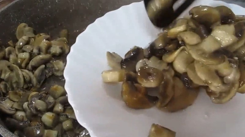 Найнародніший рецепт. Картопля рум'яна, під вилкою хрумтить