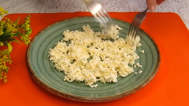 Цей салат на святі першим зник, бо легкий та ніжний