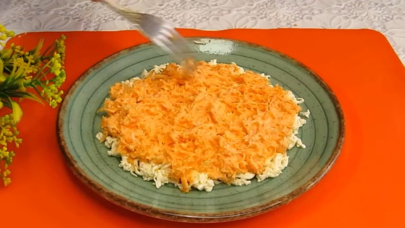 Цей салат на святі першим зник, бо легкий та ніжний