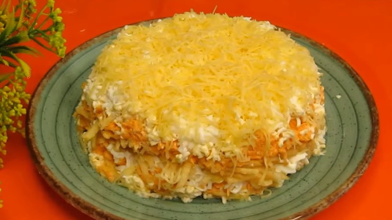 Цей салат на святі першим зник, бо легкий та ніжний