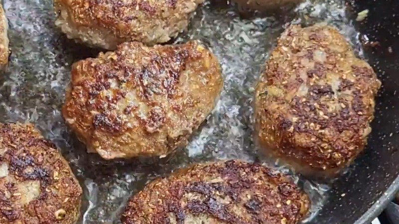 Соковиті та смачні домашні котлетки. Тільки гарніри міняю