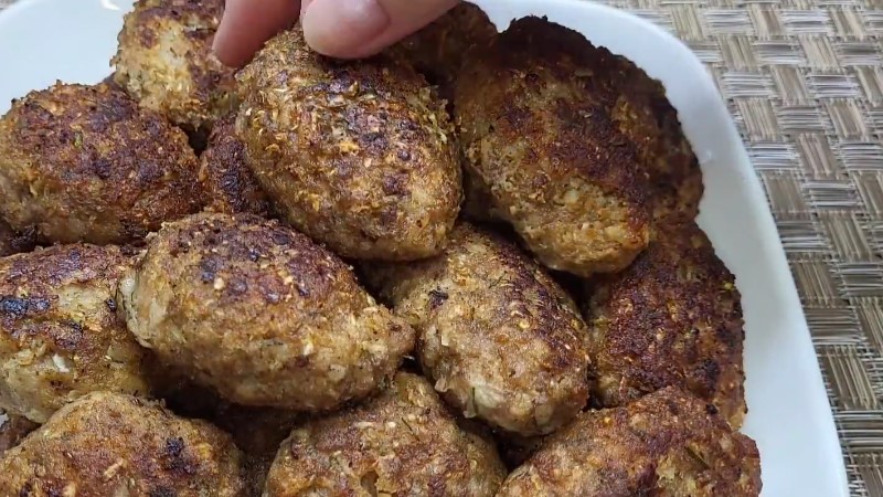 Соковиті та смачні домашні котлетки. Тільки гарніри міняю