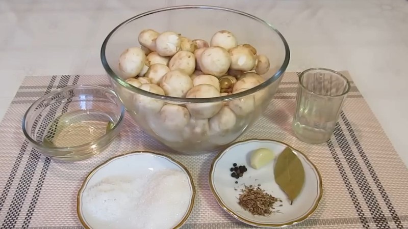 Мариную печериці у власному соку. Пора приготувати найдивовижнішу закуску на свято