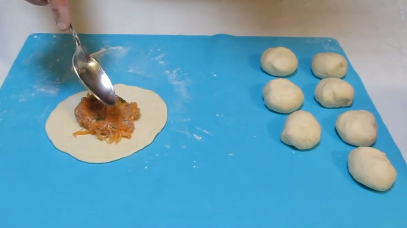 Приготування пиріжків з соковитою гарбузовою начинкою