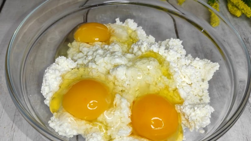 Ніжний рулет із лаваша з сиром та бананам