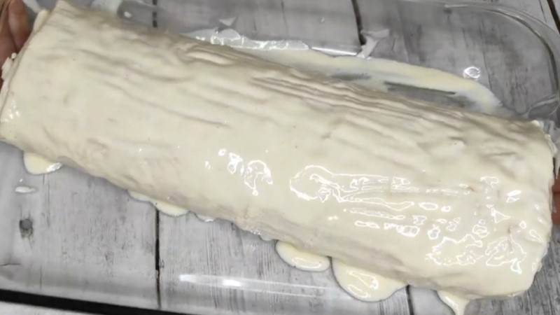 Ніжний рулет із лаваша з сиром та бананам