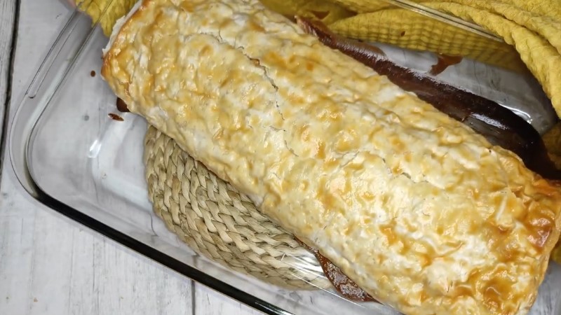 Ніжний рулет із лаваша з сиром та бананам