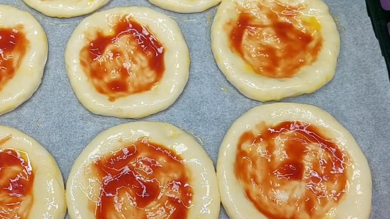 Найсмачніша міні - піца в духовці. Дуже смачно і зручно