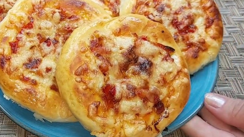 Найсмачніша міні - піца в духовці. Дуже смачно і зручно