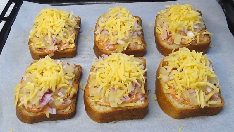 Смачні гарячі гавайські бутерброди. Дуже любимо їх