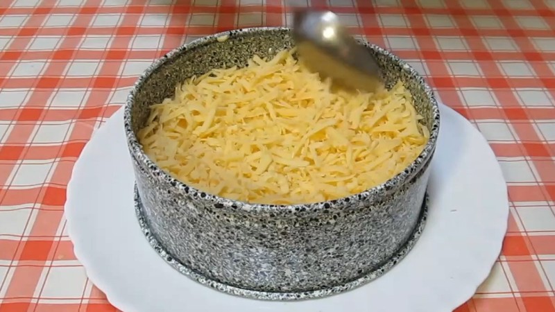 Салат з кальмарами на будь-яке свято. Елегантна закуска