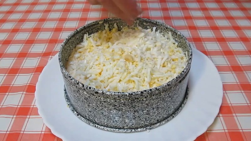 Салат з кальмарами на будь-яке свято. Елегантна закуска