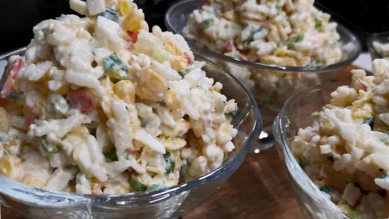 Гості люблять цей салат "Ніжний вечір", але визначити з чого не можуть