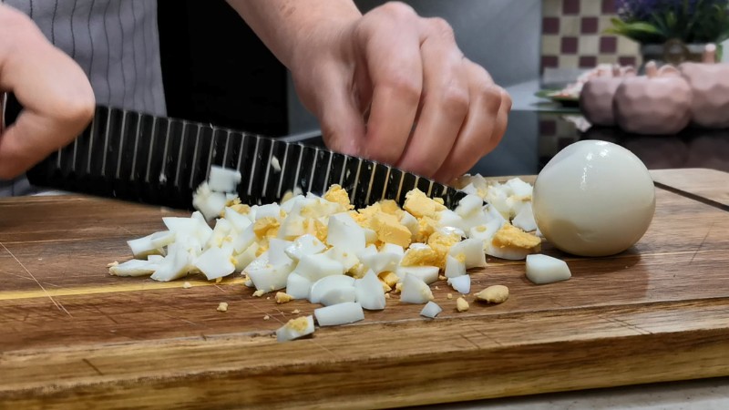 Гості люблять цей салат "Ніжний вечір", але визначити з чого не можуть