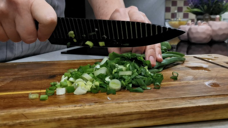 Гості люблять цей салат "Ніжний вечір", але визначити з чого не можуть