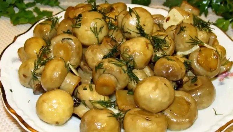 Мариную печериці у власному соку