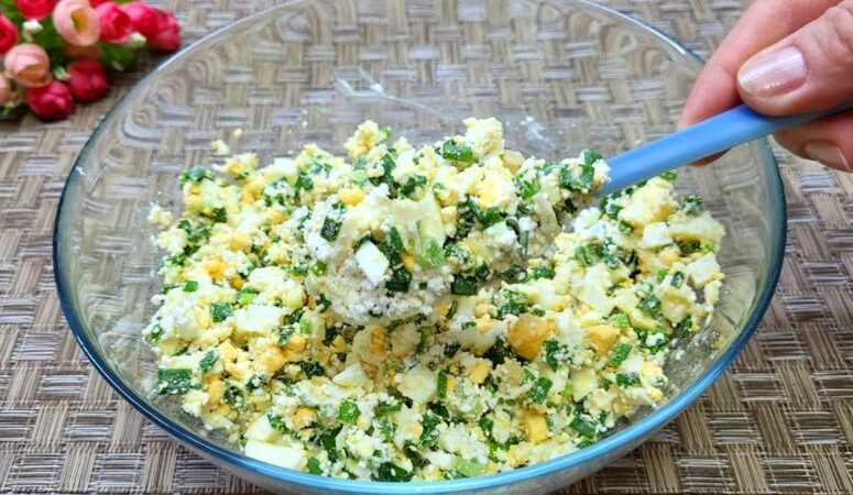 Пиріг з яйцями та зеленою цибулею