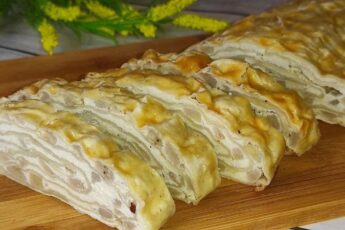 Рулет із лаваша з сиром та бананам