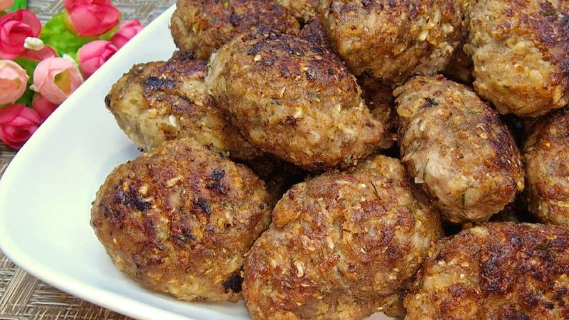 Соковиті та смачні домашні котлетки