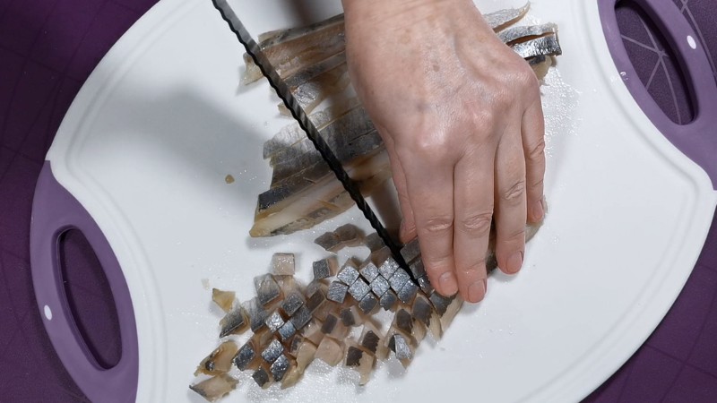 Цей салат вражає своїм складом, але який він смачний