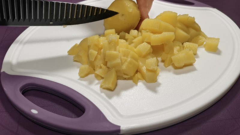 Цей салат вражає своїм складом, але який він смачний