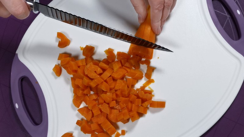 Цей салат вражає своїм складом, але який він смачний