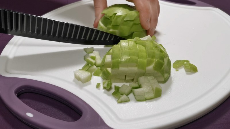 Цей салат вражає своїм складом, але який він смачний