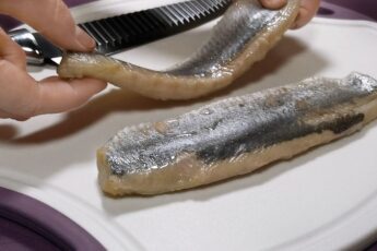 Приготування салату з оселедця