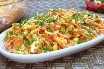 Салат з шинкою, ананасами та морквою по-корейськи