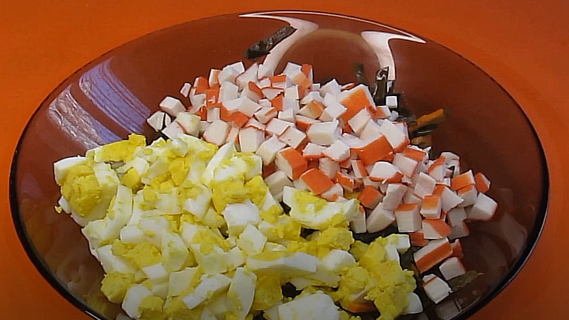 Незвичайний салат. Один із улюблених, поєднання ідеальне, смак приємний