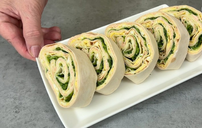 Лаваш не розмокає навіть наступного дня. Ділюсь рецептом святкового рулету