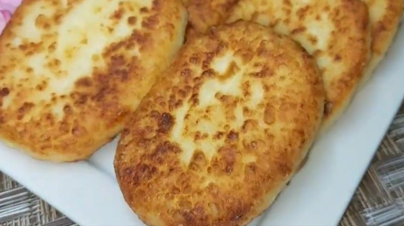 Беру сир і готую цю смакоту до сніданку. Діти їх просто обожнюють