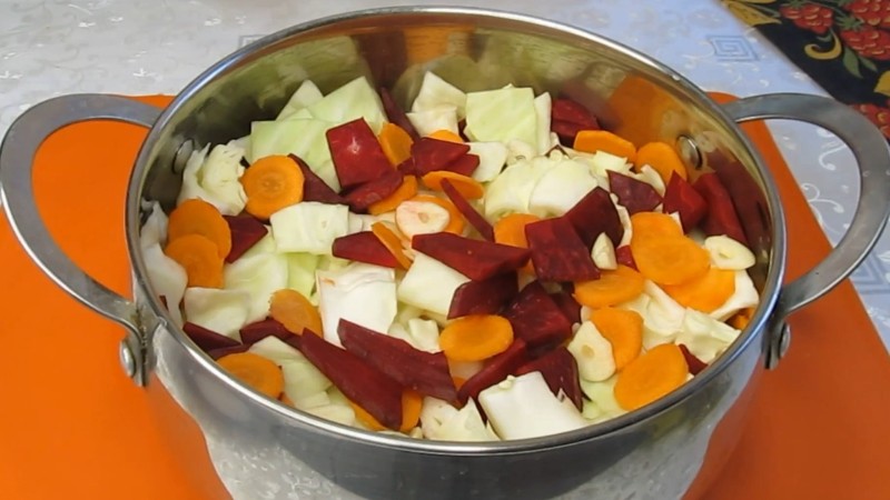 Хрумка, кисленька і смачна маринована капуста