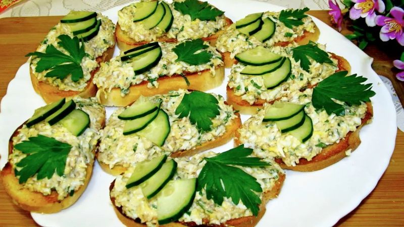 Бутерброди з намазкою з тунця