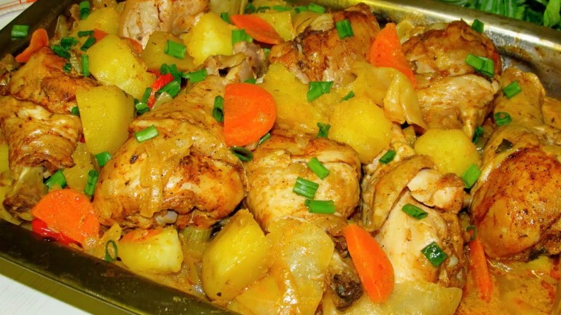 Вечеря з овочами та курячими гомілками