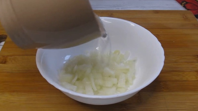 Я закохалася у цей салат. Він дуже смачний, але викликає багато суперечок