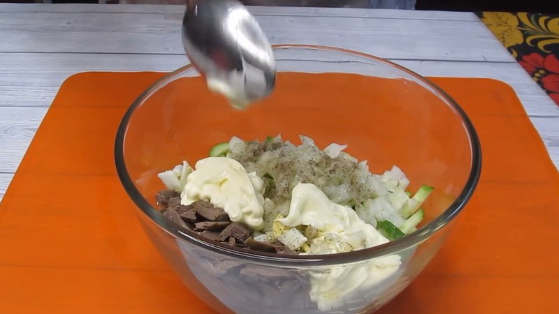 Я закохалася у цей салат. Він дуже смачний, але викликає багато суперечок