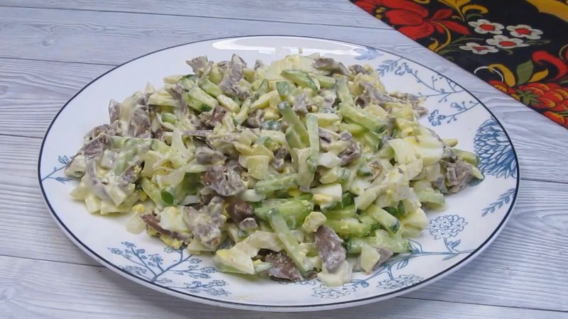 Я закохалася у цей салат. Він дуже смачний, але викликає багато суперечок