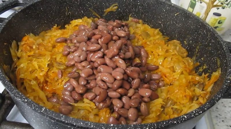 Пісна тушкована капуста