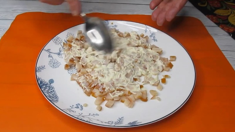 Реально смачний салат. Знайшла у старих папірцях із рецептами