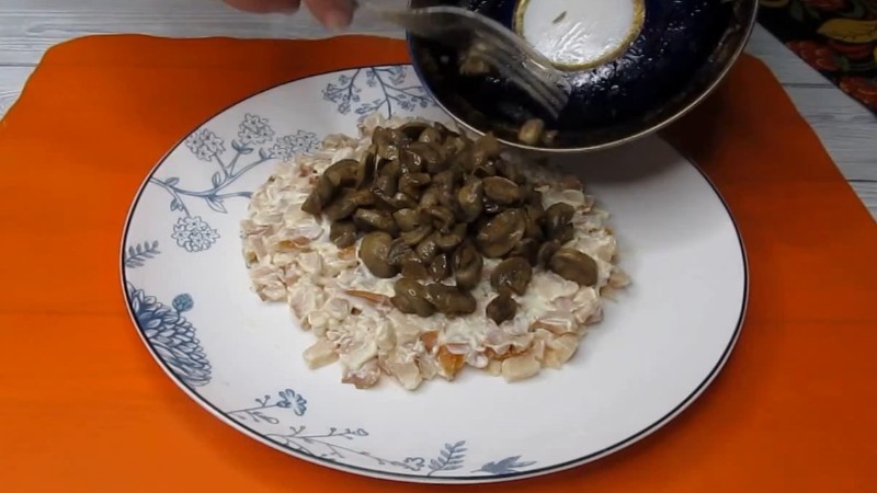 Реально смачний салат. Знайшла у старих папірцях із рецептами