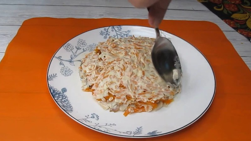 Реально смачний салат. Знайшла у старих папірцях із рецептами