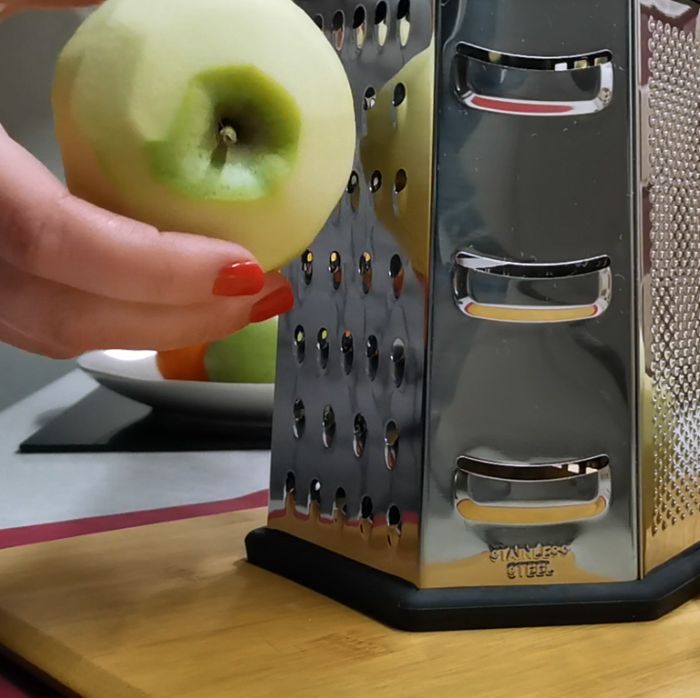 Печу цей яблучний пиріг у піст і не тільки. Рецепт без яєць, без вершкового масла та без молока