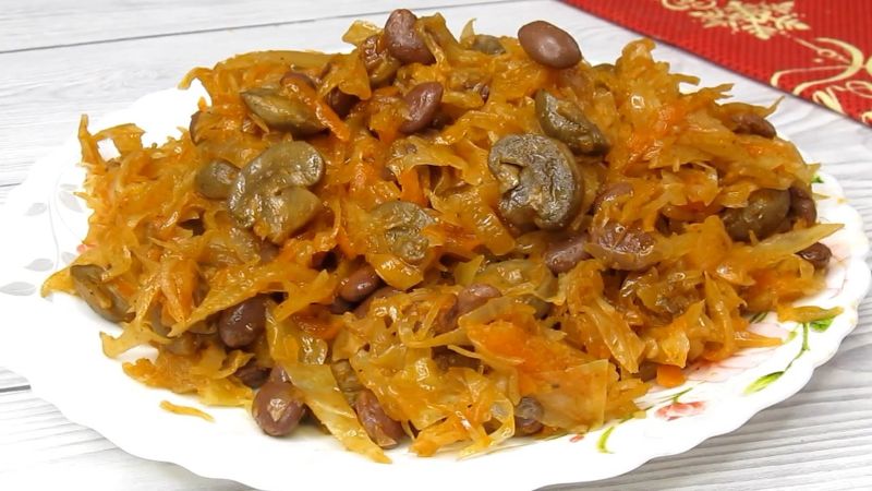 Пісна тушкована капуста